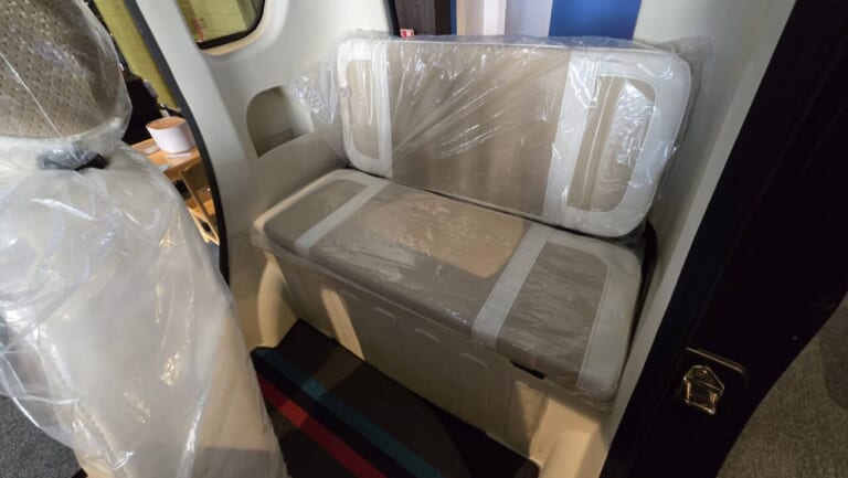 ビークルファン VF-C｜最大210kg積載のハッチバックか、光溢れる観音開きか。普通免許で乗れる個性派EVトライク登場