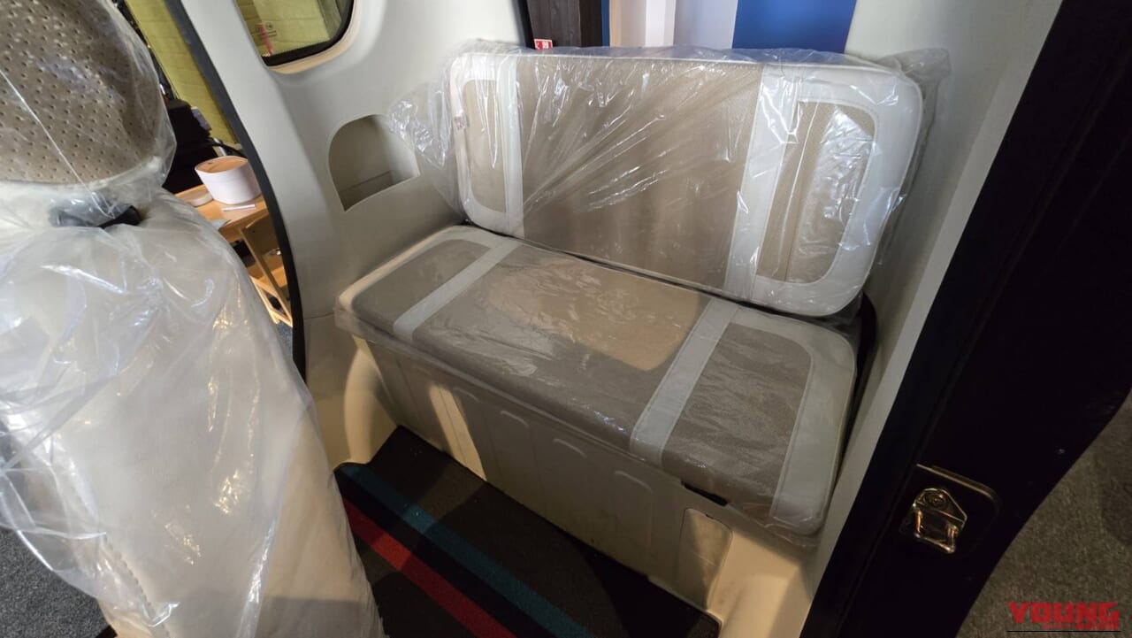 ビークルファン VF-C|最大210kg積載のハッチバックか、光溢れる観音開きか。普通免許で乗れる個性派EVトライク登場