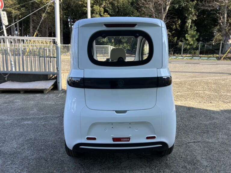 ビークルファン VF-S|最大210kg積載のハッチバックか、光溢れる観音開きか。普通免許で乗れる個性派EVトライク登場