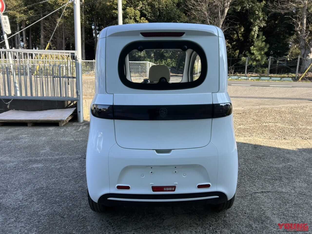 ビークルファン VF-S｜最大210kg積載のハッチバックか、光溢れる観音開きか。普通免許で乗れる個性派EVトライク登場