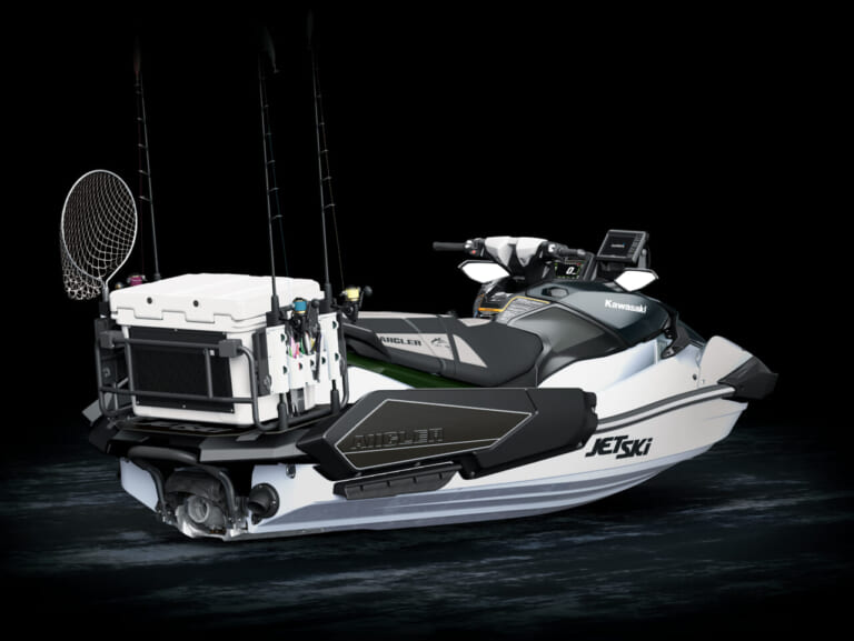 カワサキモータースジャパンのJET SKI ULTRA 160LX-S ANGLER(ジェットスキー ウルトラ 160LX-S アングラー)の後方部分|「えっ…コレってアリなの…?」バイクに乗ったまま魚釣り。「その発想はなかったわ…」 魚群探知機もついたスゴいモデルをなんとKawasakiが発売!