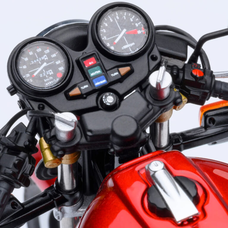 1/12スケールモデル「Honda CB750F『巨摩 郡』」(オートアート社製)のメーター部分|「ウソだろ…コレ実車じゃないの?」「異次元のリアルさ…」伝説のバイク漫画に登場する人気モデルを1/12スケールで再現。Honda CB750F