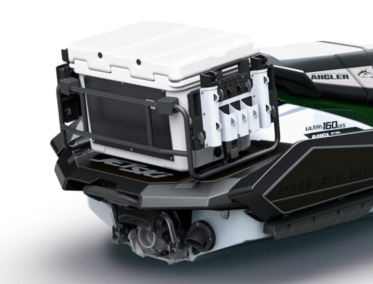 カワサキモータースジャパンのJET SKI ULTRA 160LX-S ANGLER（ジェットスキー ウルトラ 160LX-S アングラー）の後部の釣り具収納スペース｜「えっ…コレってアリなの…？」バイクに乗ったまま魚釣り。「その発想はなかったわ…」 魚群探知機もついたスゴいモデルをなんとKawasakiが発売！