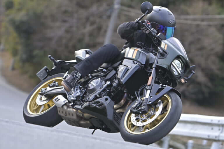 スズキ GSX-8TT試乗!「普段は落ち着いたネオレトロの雰囲気を味わい、気分が乗ってきたらスイッチオンしてコーナリングを楽しむ!」