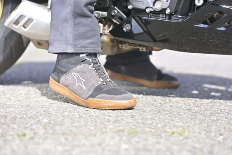 スズキ GSX-8TT試乗インプレッション|スズキ GSX-8TT試乗!「普段は落ち着いたネオレトロの雰囲気を味わい、気分が乗ってきたらスイッチオンしてコーナリングを楽しむ!」