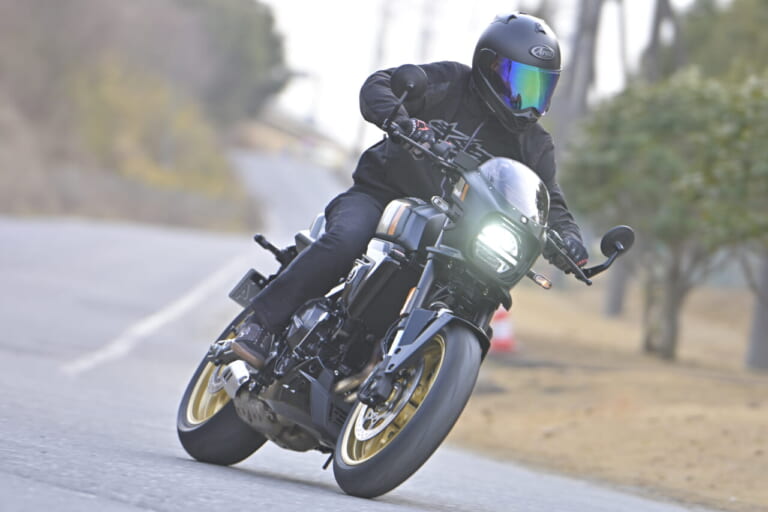 スズキ GSX-8TT試乗インプレッション|スズキ GSX-8TT試乗!「普段は落ち着いたネオレトロの雰囲気を味わい、気分が乗ってきたらスイッチオンしてコーナリングを楽しむ!」