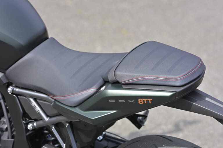 スズキ GSX-8TT試乗インプレッション|スズキ GSX-8TT試乗!「普段は落ち着いたネオレトロの雰囲気を味わい、気分が乗ってきたらスイッチオンしてコーナリングを楽しむ!」