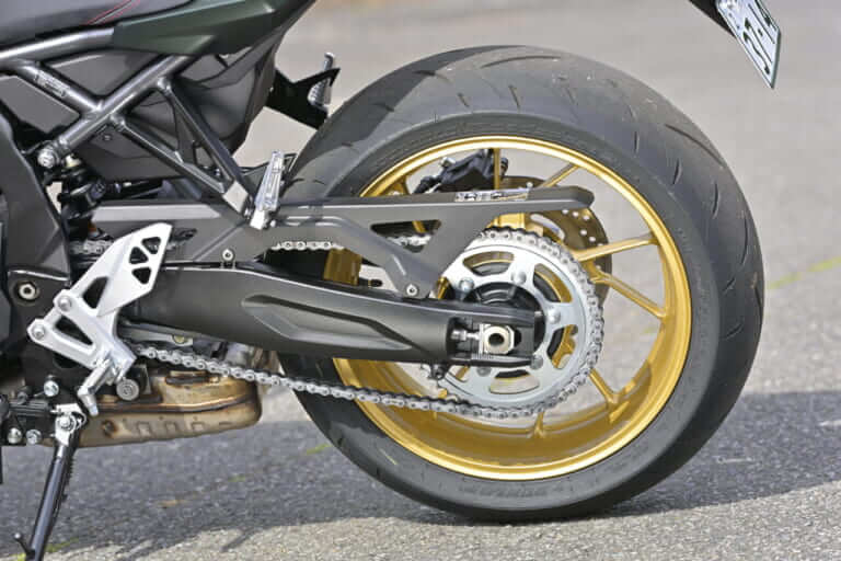 スズキ GSX-8TT試乗インプレッション｜スズキ GSX-8TT試乗！「普段は落ち着いたネオレトロの雰囲気を味わい、気分が乗ってきたらスイッチオンしてコーナリングを楽しむ！」