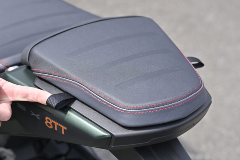 スズキ GSX-8TT試乗インプレッション｜スズキ GSX-8TT試乗！「普段は落ち着いたネオレトロの雰囲気を味わい、気分が乗ってきたらスイッチオンしてコーナリングを楽しむ！」