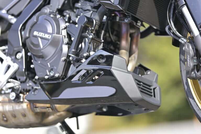 スズキ GSX-8TT試乗インプレッション|スズキ GSX-8TT試乗!「普段は落ち着いたネオレトロの雰囲気を味わい、気分が乗ってきたらスイッチオンしてコーナリングを楽しむ!」