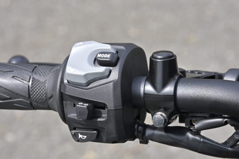 スズキ GSX-8TT試乗インプレッション｜スズキ GSX-8TT試乗！「普段は落ち着いたネオレトロの雰囲気を味わい、気分が乗ってきたらスイッチオンしてコーナリングを楽しむ！」