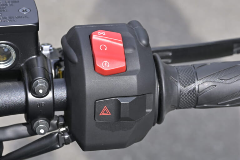 スズキ GSX-8TT試乗インプレッション｜スズキ GSX-8TT試乗！「普段は落ち着いたネオレトロの雰囲気を味わい、気分が乗ってきたらスイッチオンしてコーナリングを楽しむ！」