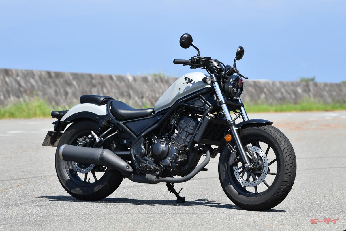 ｜「兄よりすぐれた弟なぞ存在しねえ!!」は当てはまらない？ ホンダ レブルの場合「排気量が大きい方が良い」のか、250と500を乗って触って徹底比較