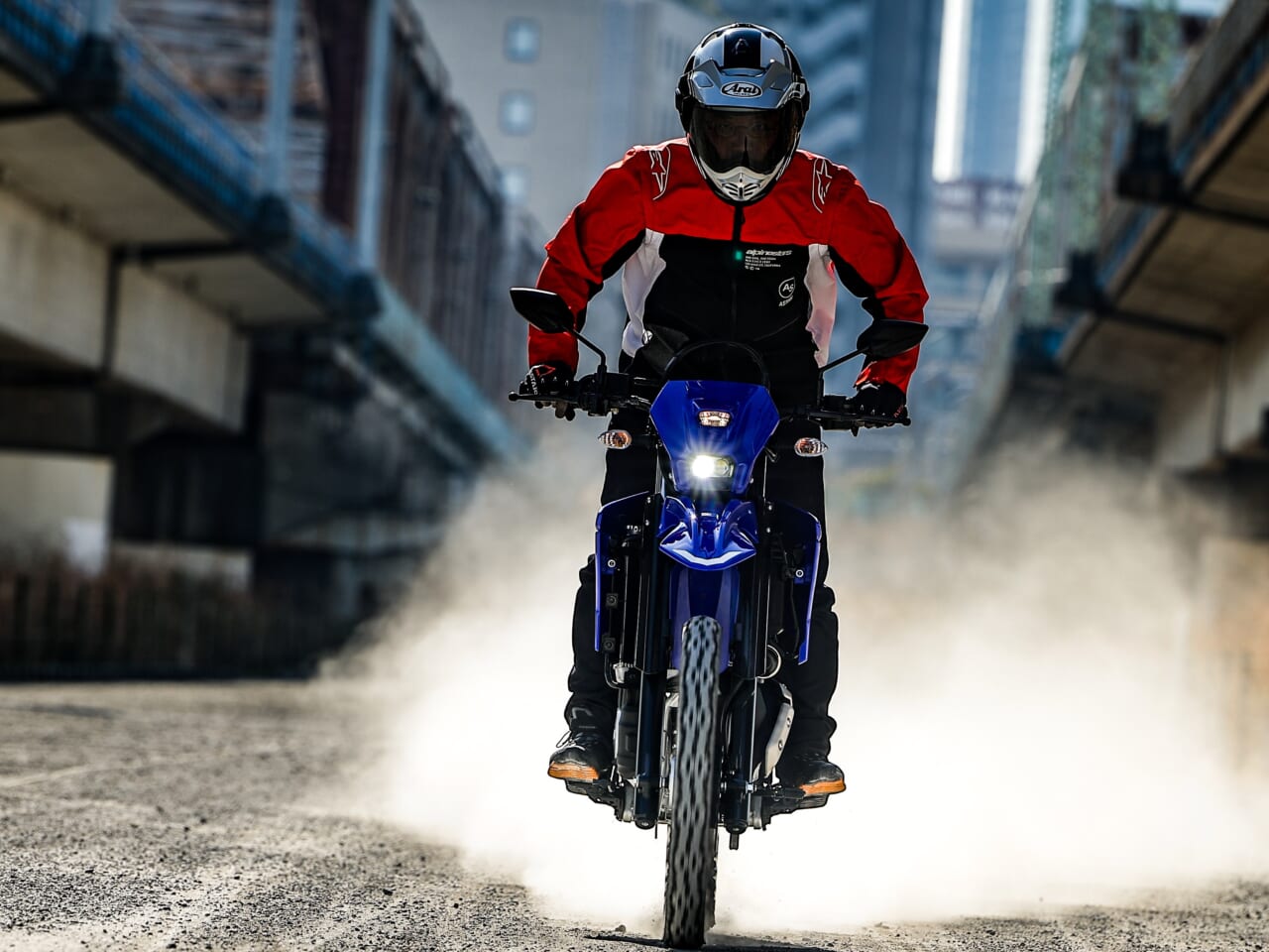 【街乗り検証】ヤマハ WR125R:コンパクトなシティオフローダーで街を颯爽と駆け抜けろ!!