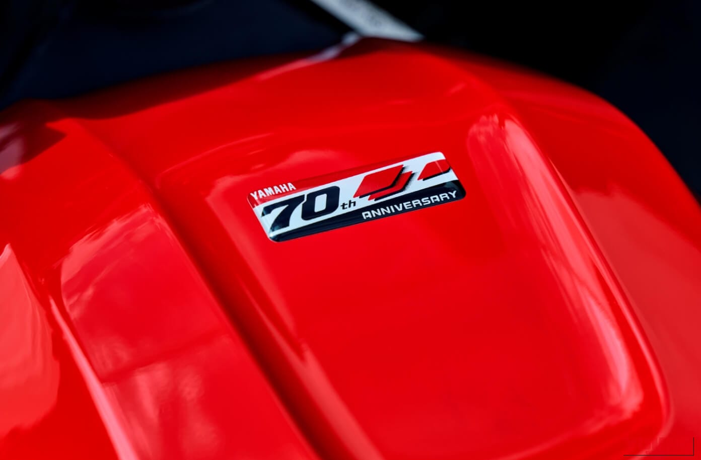 ｜Y2K直撃カラーにスマホ充電もバッチリ! 街乗りもツーリングもこなす相棒、ヤマハ「YZF-R25/R3」2026年モデルが登場