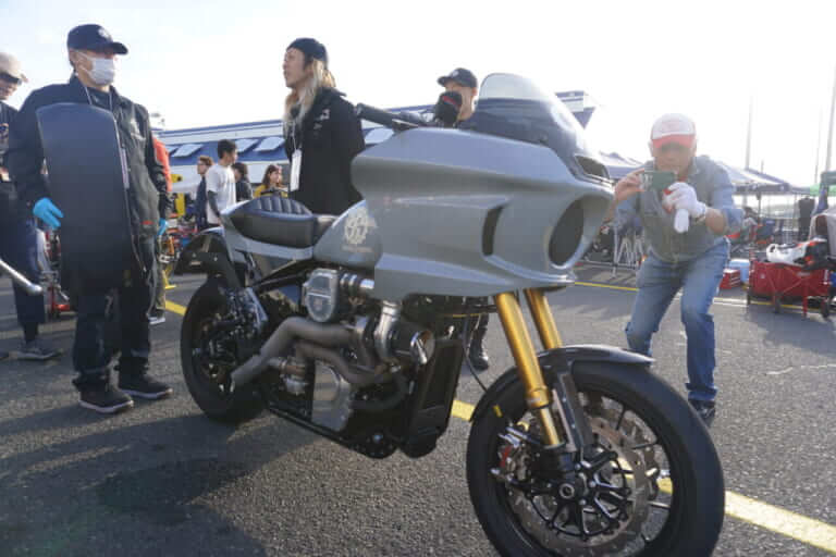 ハーレー　ローライダーST 倒立フォーク　オーリンズFF520｜鈴鹿8耐でスペンサーを抑えた武石伸也が2000ccターボのハーレーで筑波サーキット激走!