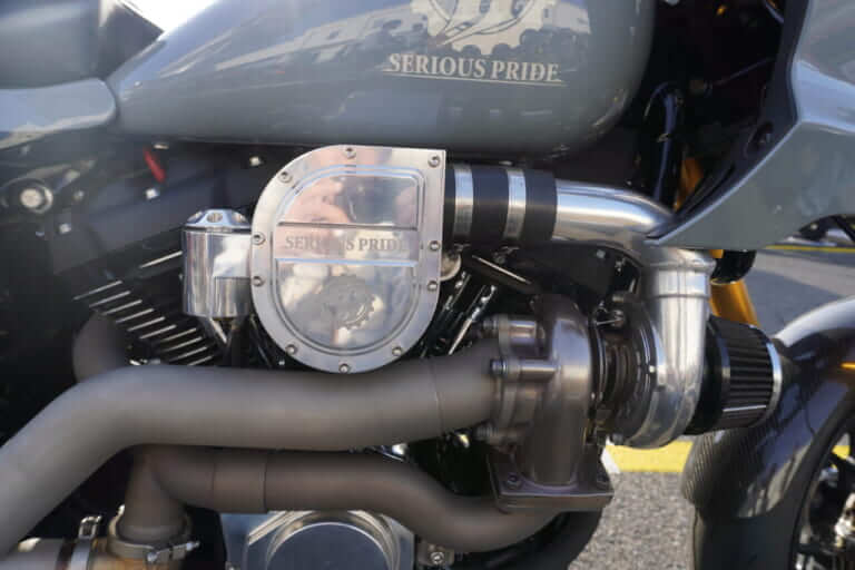 マンバ 日本製 ターボキット ハーレー　ローライダーST｜鈴鹿8耐でスペンサーを抑えた武石伸也が2000ccターボのハーレーで筑波サーキット激走!