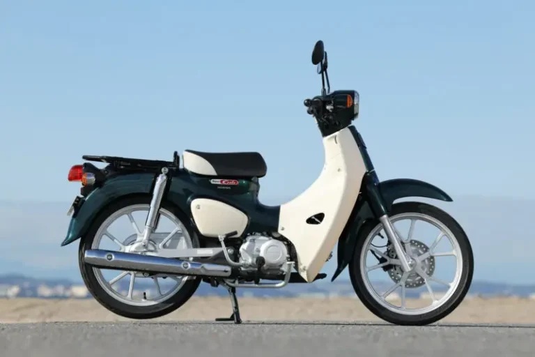 HONDA SUPER CUB110Lite｜「50ccとは別次元」車の免許で乗れる「カブ110 Lite」が想像以上に快適だった! “制限速度30km/h”を逆手に取った贅沢な走り【岡崎静夏試乗レビュー】
