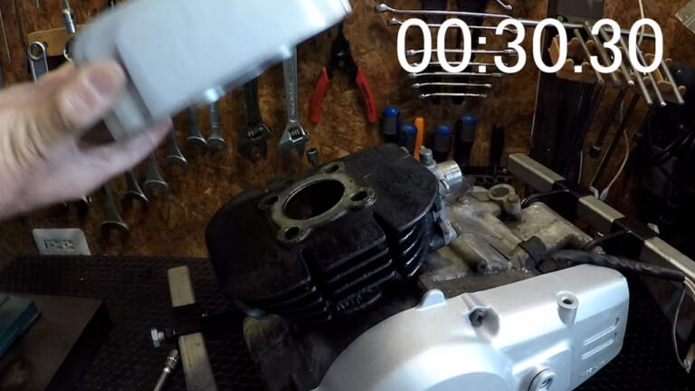YAMAHA Pocke|【衝撃の34秒】ボルト4本でピストン到達!? 昭和の「空冷2スト」が最強のメカニック養成教材だった理由