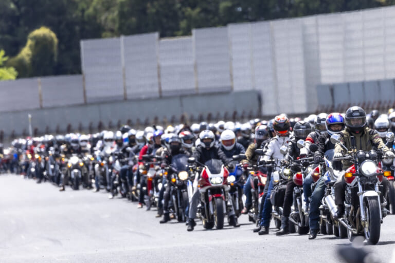 CBファンミーティング2026｜【写真100枚】CBの祭典にフレディ・スペンサー降臨！CB1000Fレーサー#24で走ったぞ！【CBファンミーティング2026】