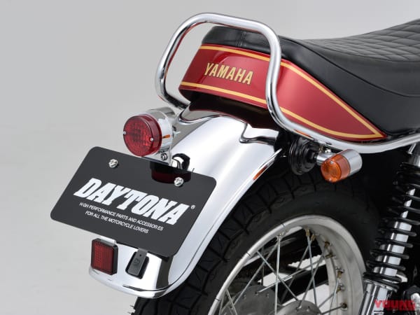 デイトナ｜ボルトオンテールランプキット（ムーニー）｜SR400/500｜純正フェンダーにぴったり収まる丸形ムーニーランプ。デイトナ SR400/500用「ボルトオンテールランプキット」1万1550円で登場