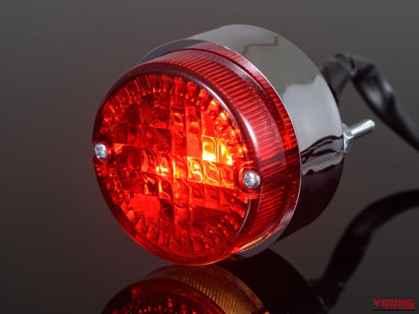 デイトナ｜ボルトオンテールランプキット（ムーニー）｜SR400/500｜純正フェンダーにぴったり収まる丸形ムーニーランプ。デイトナ SR400/500用「ボルトオンテールランプキット」1万1550円で登場