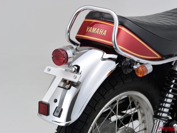 デイトナ|ボルトオンテールランプキット(ムーニー)|SR400/500|純正フェンダーにぴったり収まる丸形ムーニーランプ。デイトナ SR400/500用「ボルトオンテールランプキット」1万1550円で登場