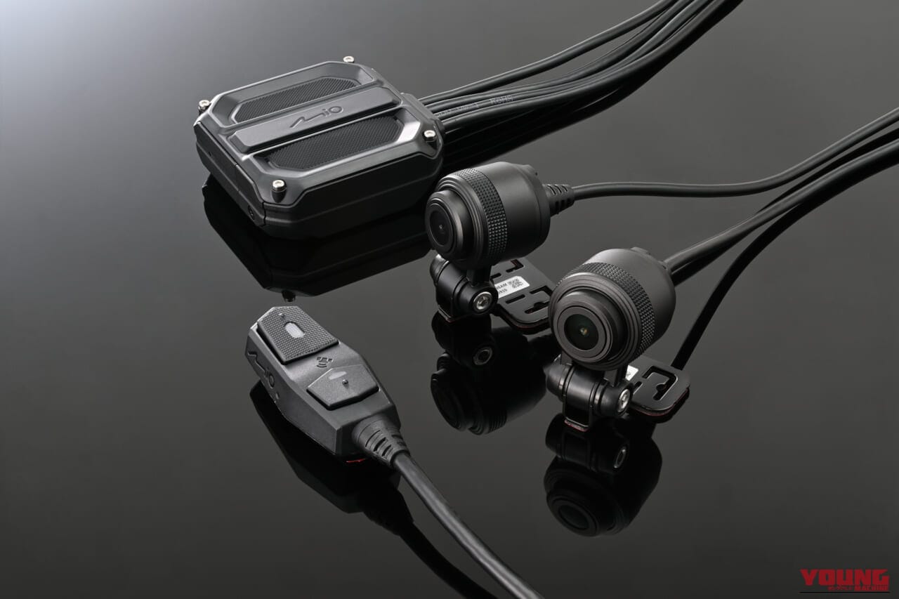 DAYTONA MiVue M820Pro|取り付けの悩みも解決‼ 専用ステーで「純正級」の仕上がりへ。夜間の視界もくっきりなデイトナの最新バイク専用前後ドラレコが発売【MiVue M820Pro】