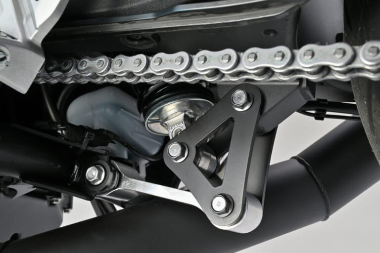 HONDA CB1000F｜たった8000円で手に入る20mmダウンの安心感。憧れのホンダCB1000Fがグッと身近になる、デイトナのローダウンリンクが登場【HONDAカスタム】