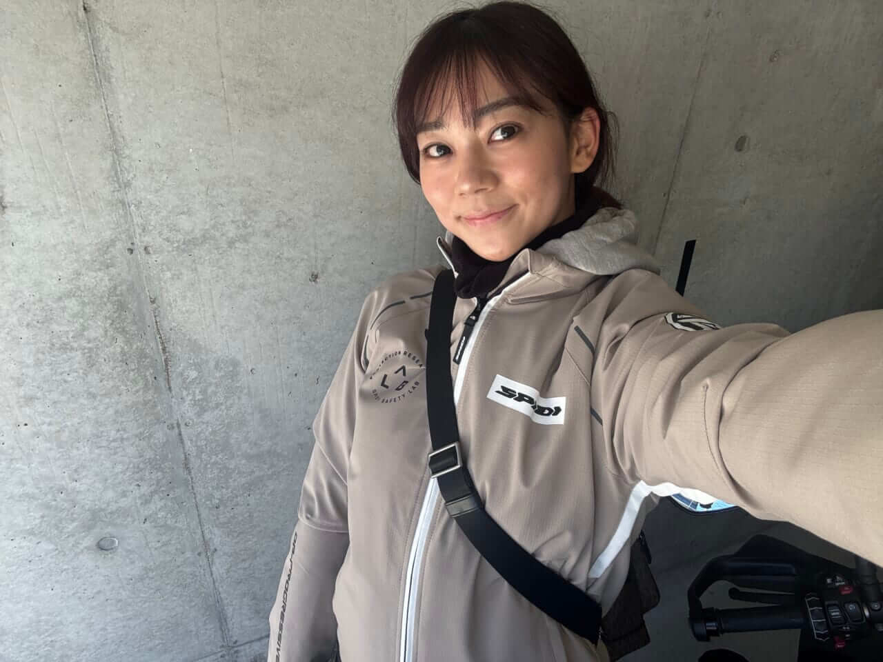 女優・指出瑞貴の「バイク×音楽×コーヒーdiary(仮）」｜女優・指出瑞貴の『バイク×音楽×コーヒーdiary(仮）』その１１~春一番！？モタサイからの愛車で整体メンテナンス。なんちゃってお花見ツー 