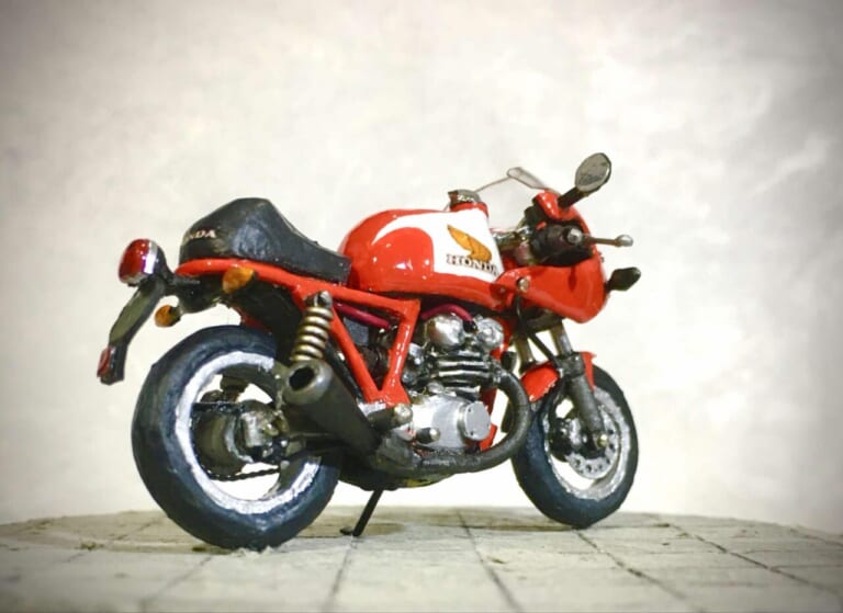 伝説のレーサーから名市販車まで。アレンジと作り込みが魅力のミニチュアバイク「“55mm”の夢の世界」展開催|伝説のレーサーから名市販車まで。アレンジと作り込みが魅力のミニチュアバイク「“55mm”の夢の世界」展開催