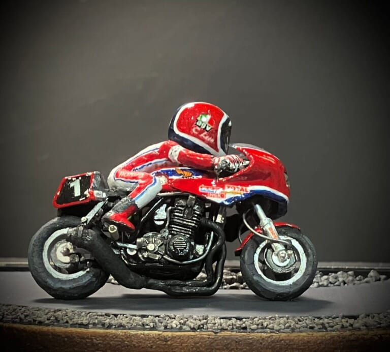 伝説のレーサーから名市販車まで。アレンジと作り込みが魅力のミニチュアバイク「“55mm”の夢の世界」展開催|伝説のレーサーから名市販車まで。アレンジと作り込みが魅力のミニチュアバイク「“55mm”の夢の世界」展開催