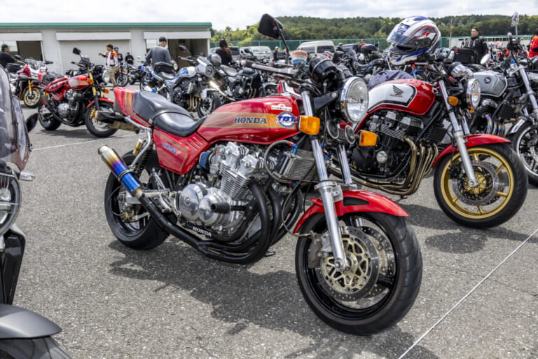 CBファンミーティング2026｜【写真100枚】CBの祭典にフレディ・スペンサー降臨！CB1000Fレーサー#24で走ったぞ！【CBファンミーティング2026】