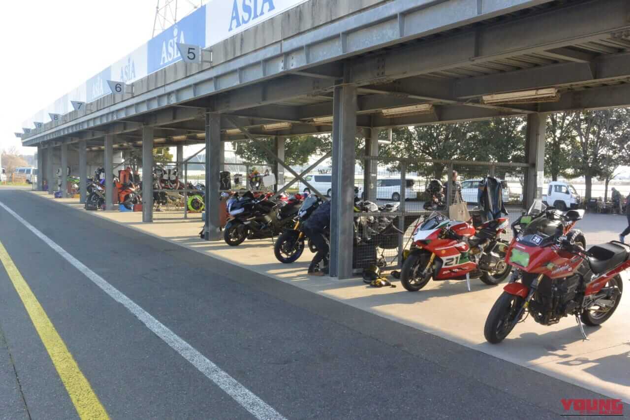 |初心者必見!サーキット走行会「バイクで遊ぼう」体験記|ツナギなしでも楽しめる上達のコツとは?【ライディングレッスン道場破り】