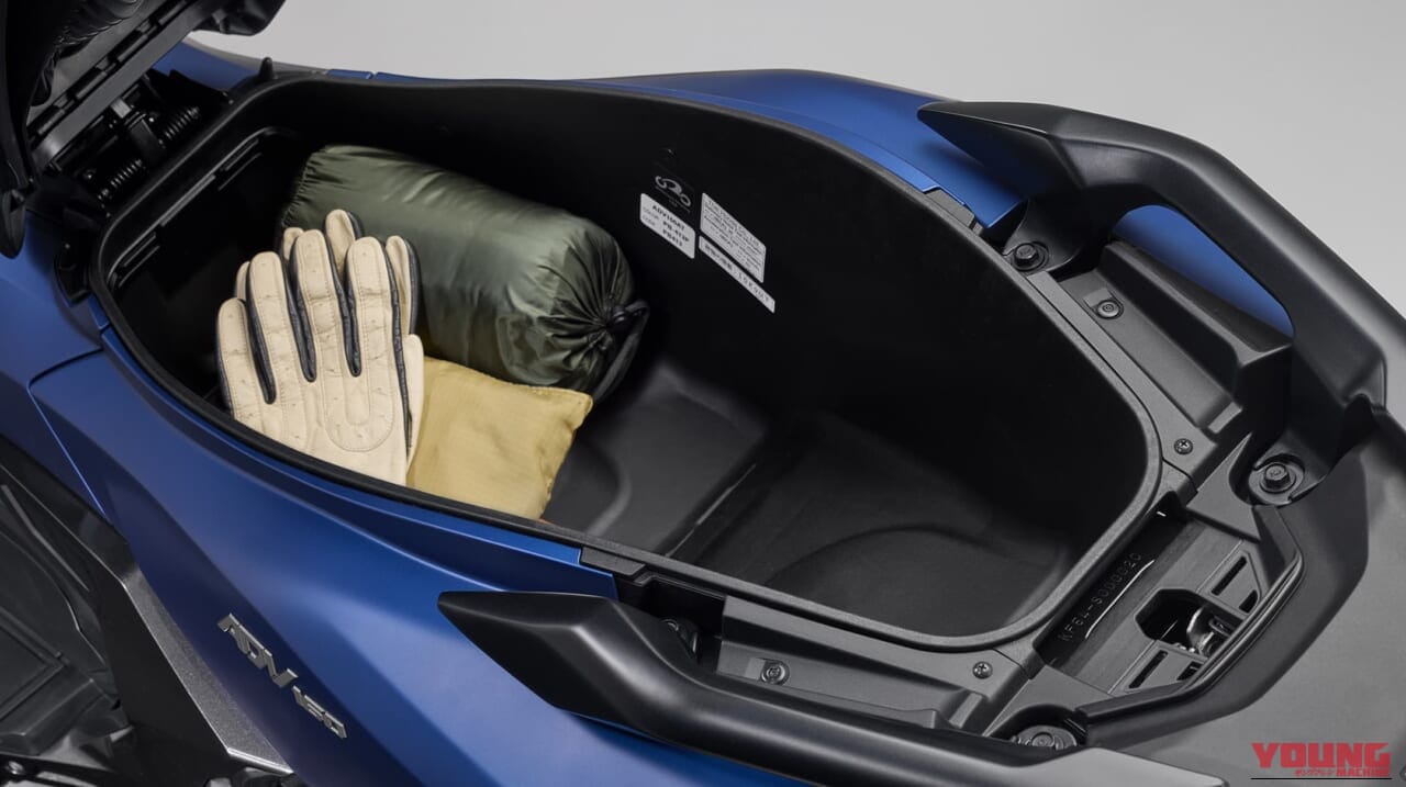 HONDA ADV160｜荒れた道も余裕でクリア! 専用ブロックタイヤ＆長尺サスを備え、圧倒的走破性を誇るホンダ「ADV160」2026年モデルが5/21に発売