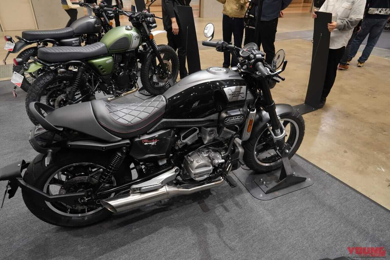 |貴重な250 Vツインクルーザーが上陸。ヒョースン GV250Xロードスター「カスタムモデルのような仕上がりと存在感」【東京モーターサイクルショー2026】