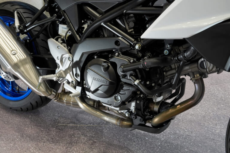 スズキブースは今季注目マシン満載｜GSX-8S/8Rやバーグマン改良版が登場。4月に注目を集めたスズキのニュース・トピックスまとめ