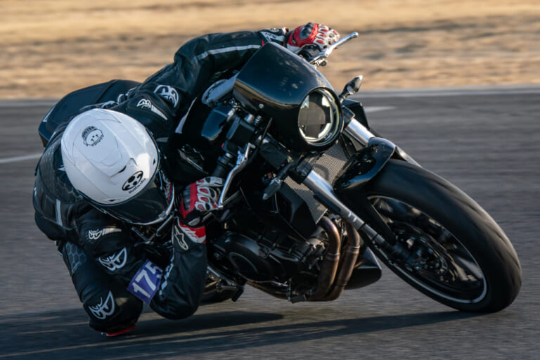 セパハン＆バックステップ化したハーレーX350でヒジ擦り!? 熱き走り＆センス光るカスタムビルダー現る!!