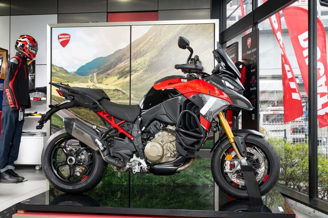 ムルティストラーダV4パイクスピーク｜ドゥカティ大阪ノース｜安心の純正カスタムパーツでよりプレミアムなドゥカティ体験を。キャンペーン適用でお得にカスタムを楽しめる