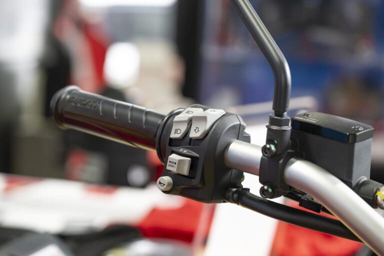 スクランブラー・アイコン｜ドゥカティ大阪ノース｜安心の純正カスタムパーツでよりプレミアムなドゥカティ体験を。キャンペーン適用でお得にカスタムを楽しめる