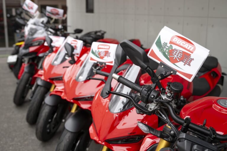 試乗車｜ドゥカティ大阪ノース｜安心の純正カスタムパーツでよりプレミアムなドゥカティ体験を。キャンペーン適用でお得にカスタムを楽しめる