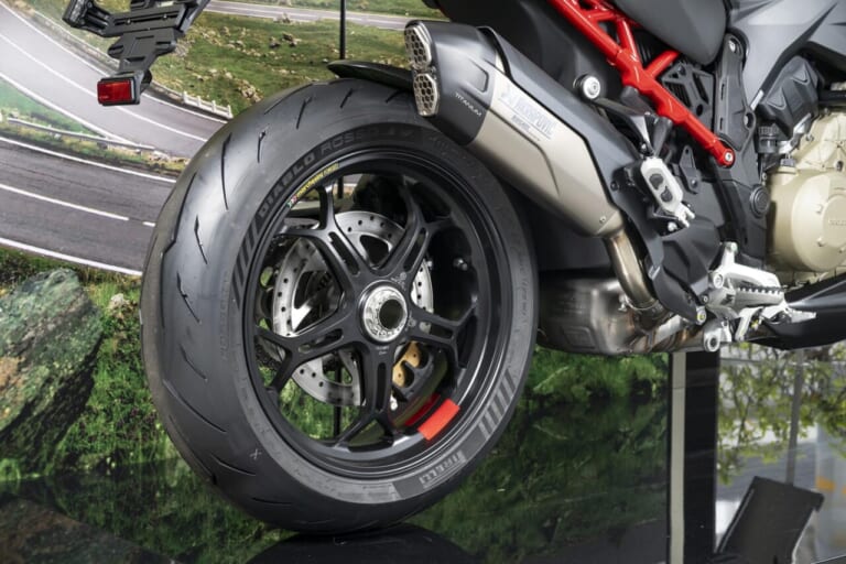 ムルティストラーダV4パイクスピーク｜ドゥカティ大阪ノース｜安心の純正カスタムパーツでよりプレミアムなドゥカティ体験を。キャンペーン適用でお得にカスタムを楽しめる