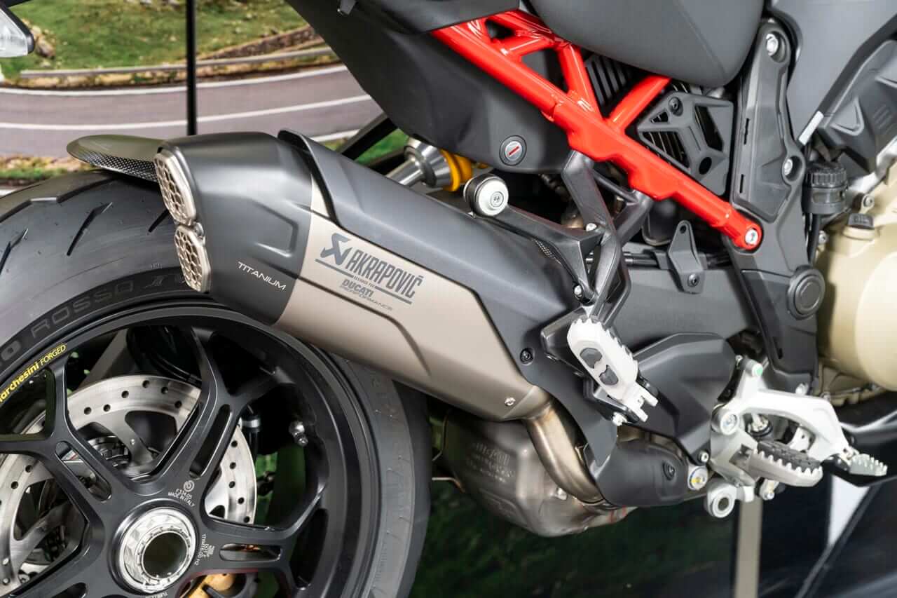 ムルティストラーダV4パイクスピーク｜ドゥカティ大阪ノース｜安心の純正カスタムパーツでよりプレミアムなドゥカティ体験を。キャンペーン適用でお得にカスタムを楽しめる
