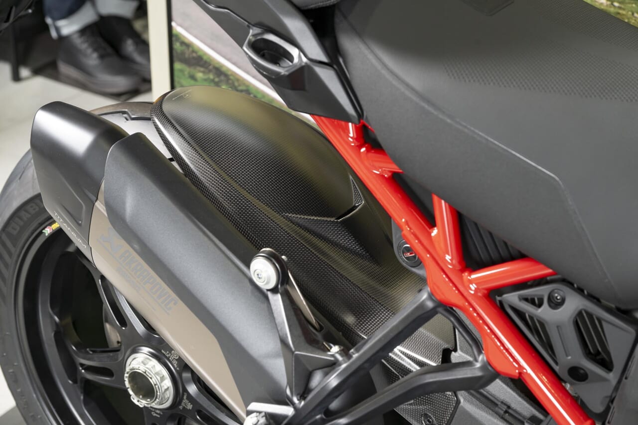 ムルティストラーダV4パイクスピーク｜ドゥカティ大阪ノース｜安心の純正カスタムパーツでよりプレミアムなドゥカティ体験を。キャンペーン適用でお得にカスタムを楽しめる