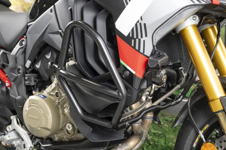 ムルティストラーダV4パイクスピーク｜ドゥカティ大阪ノース｜安心の純正カスタムパーツでよりプレミアムなドゥカティ体験を。キャンペーン適用でお得にカスタムを楽しめる