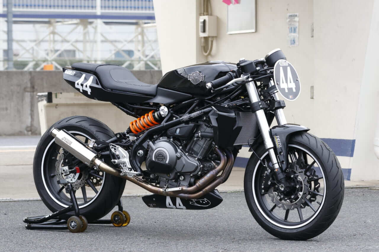 ｜セパハン＆バックステップ化したハーレーX350でヒジ擦り!? 熱き走り＆センス光るカスタムビルダー現る!!