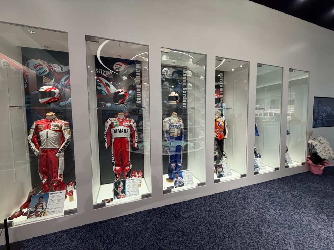 SHOEI HELMET PARK｜SHOEIの“聖地”が誕生！「SHOEI HELMET PARK」で技術の真髄に酔いしれる