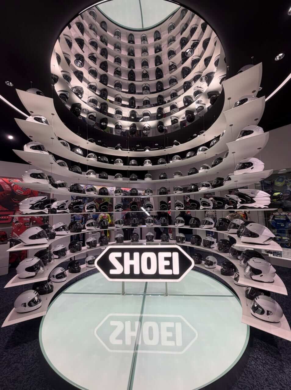 SHOEI HELMET PARK｜SHOEIの“聖地”が誕生！「SHOEI HELMET PARK」で技術の真髄に酔いしれる