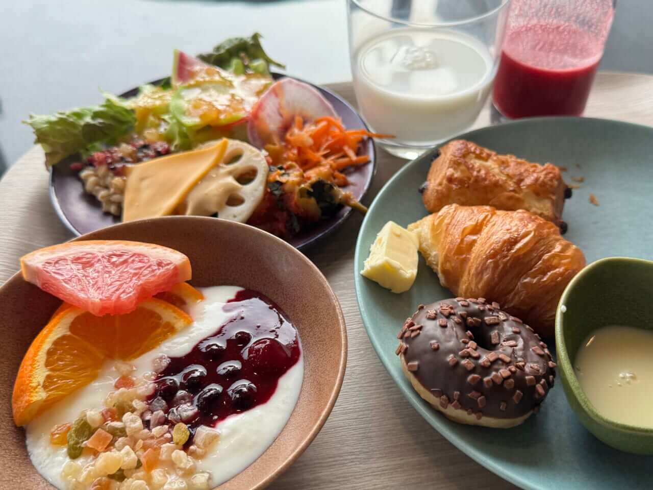 ｜「BMW F900XRとワタシが走る、理由。」part 5〜R1300RSに乗ってどこまでも?! 山陰地方ロケへ♪ トルクの虜?! ASAもたまらないのよ…♡〜