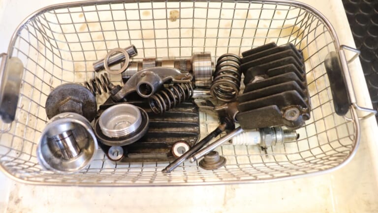 「嘘だろ…」黒焦げだったモンキーのエンジンが、超音波洗浄機に放り込んだだけで“企画倒れ”レベルに激変！【DIY工具レビュー】｜「嘘だろ…」黒焦げだったモンキーのエンジンが、超音波洗浄機に放り込んだだけで“企画倒れ”レベルに激変！【DIY工具レビュー】